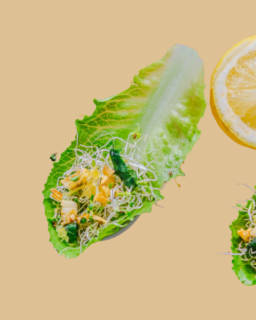 Jimbee Snack rellenos de ajo frito y vinagreta de albahaca