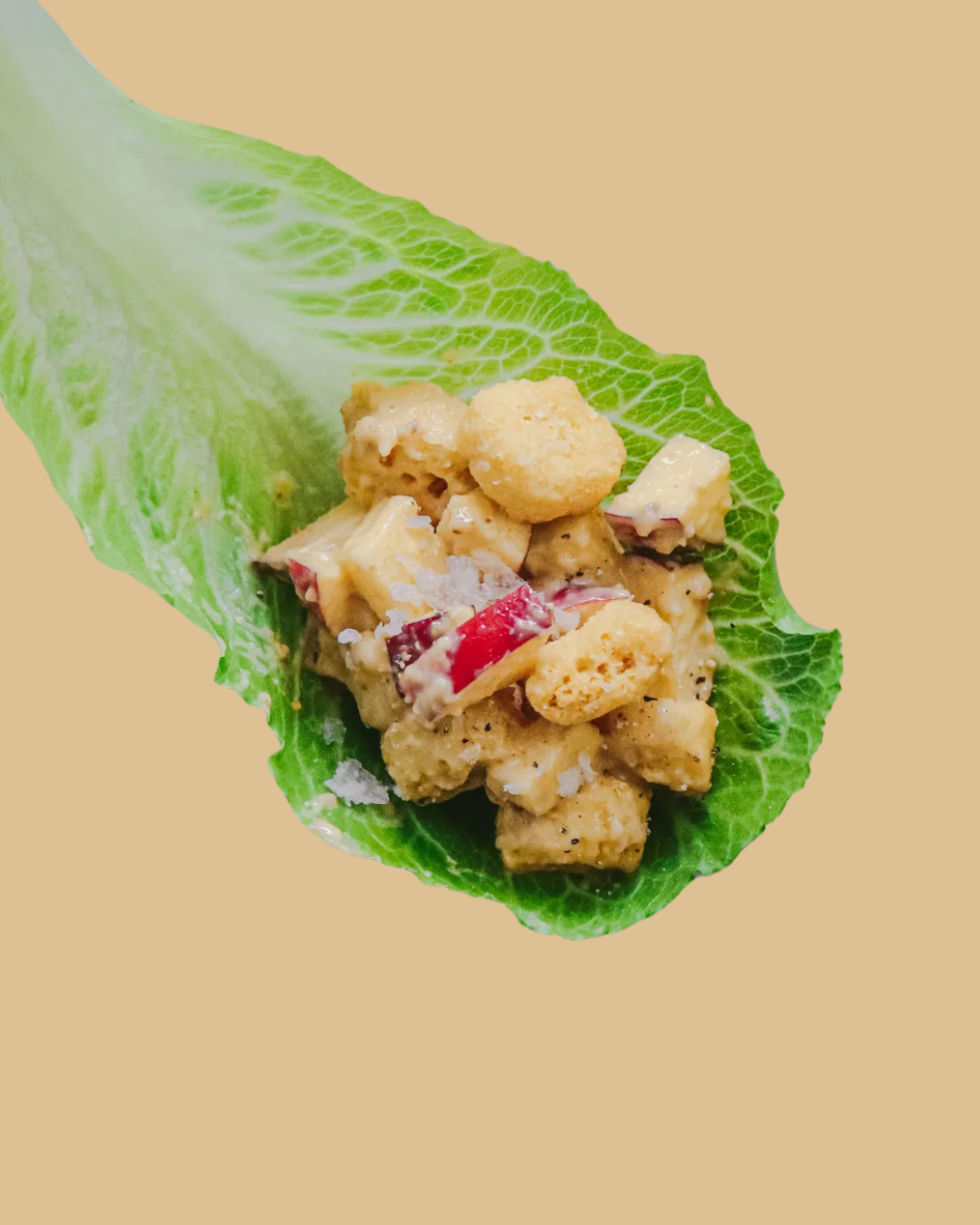 Jimbee Snack rellenos de manzana, pan frito y salsa César