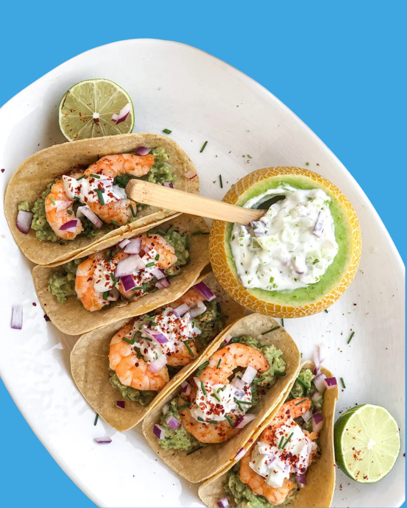 Tacos de aguacate y langostinos salteados con salsa de Lililup
