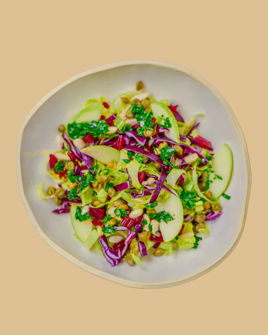 Ensalada nórdica de lombarda, manzana y remolacha