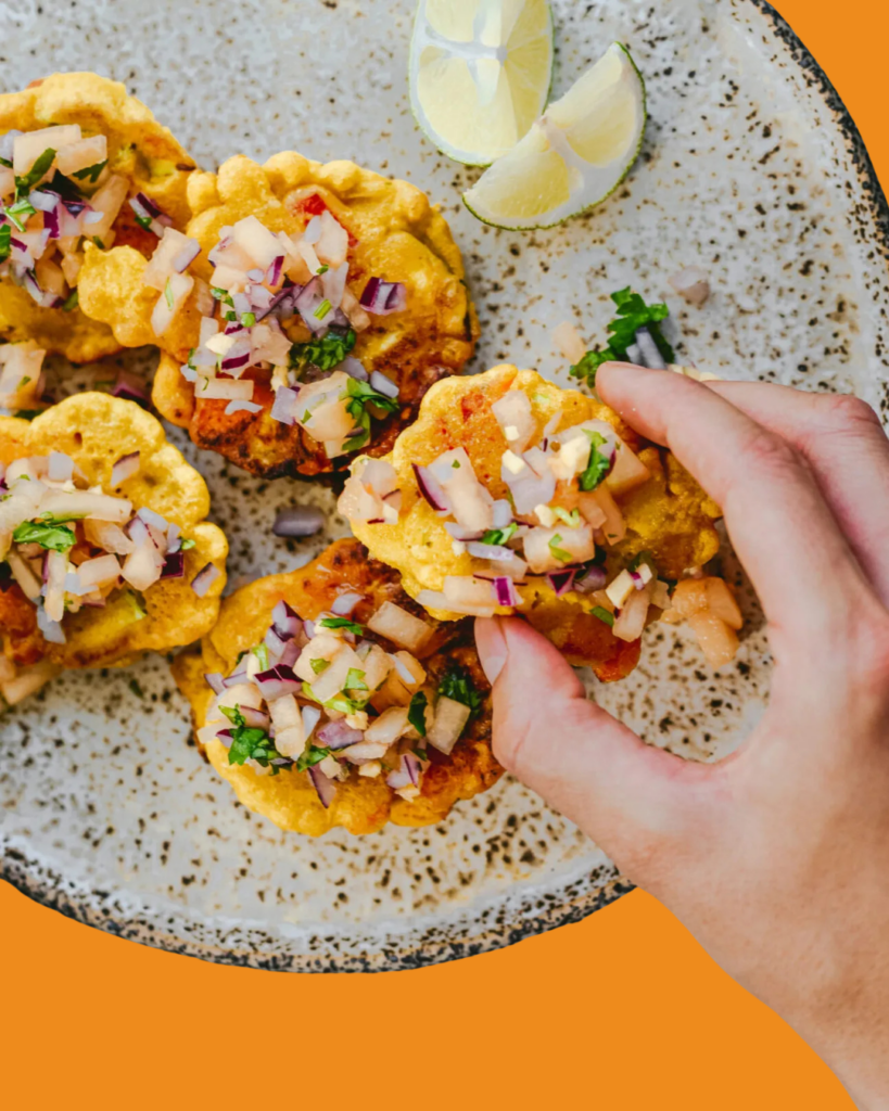 Pakoras con chutney de melón