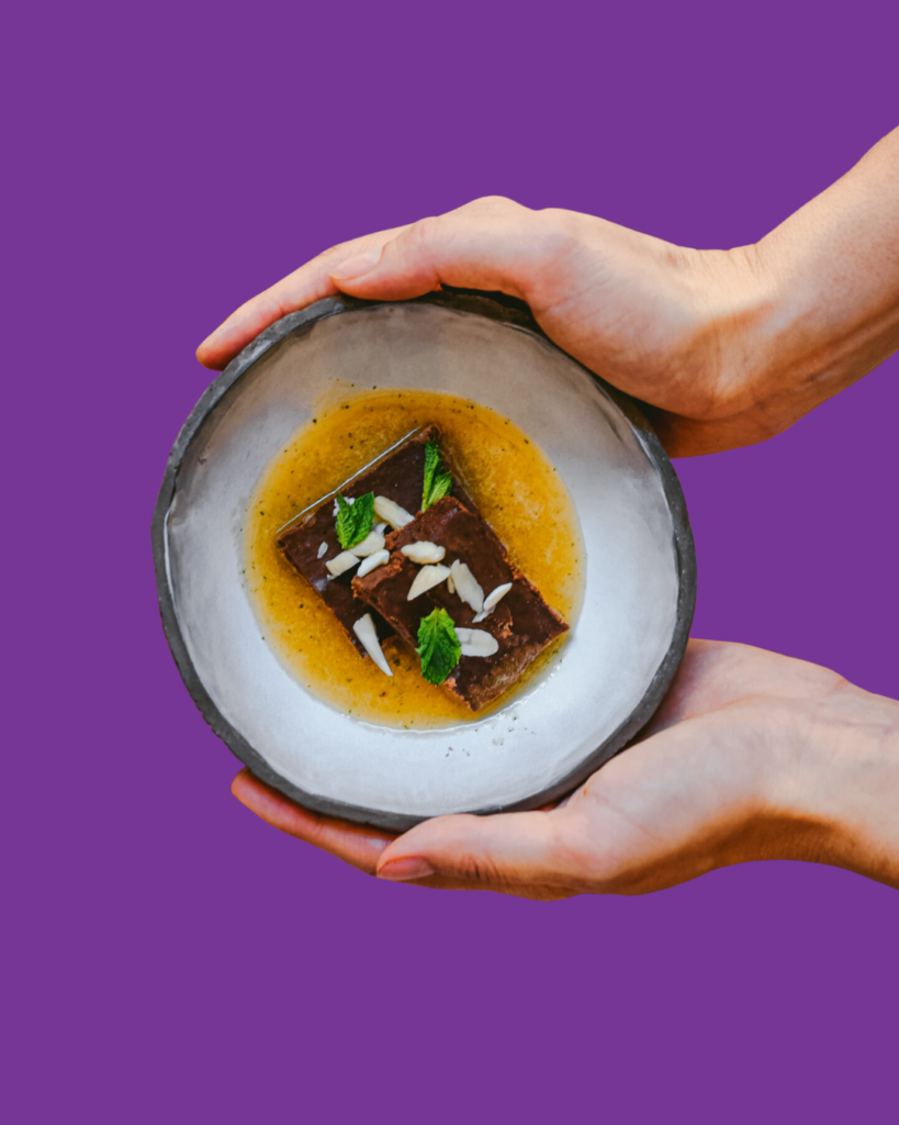 Tarta fudge de chocolate con coulis de melón Jimbee Tropical