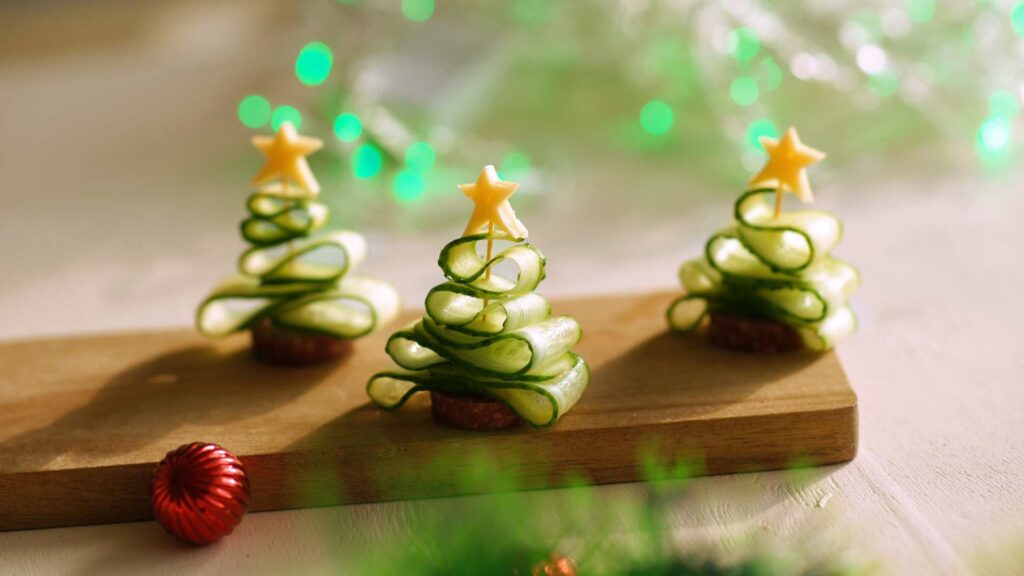 Aperitivos Navideños de Pepino en Forma de Árbol