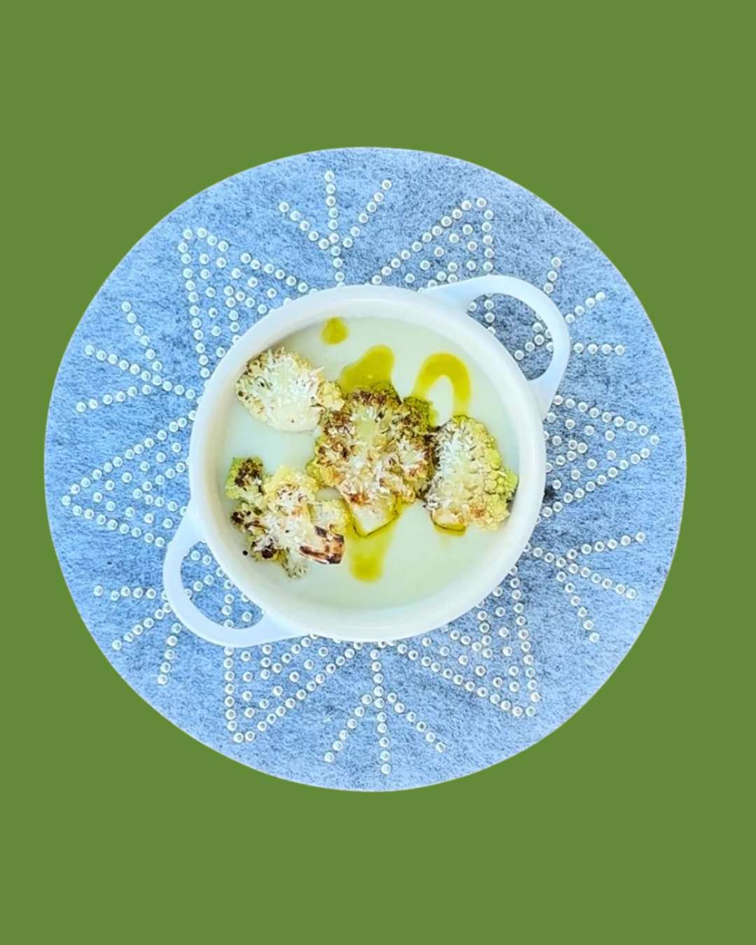 Crema de coliflor y coco con carpaccio de Romanesco