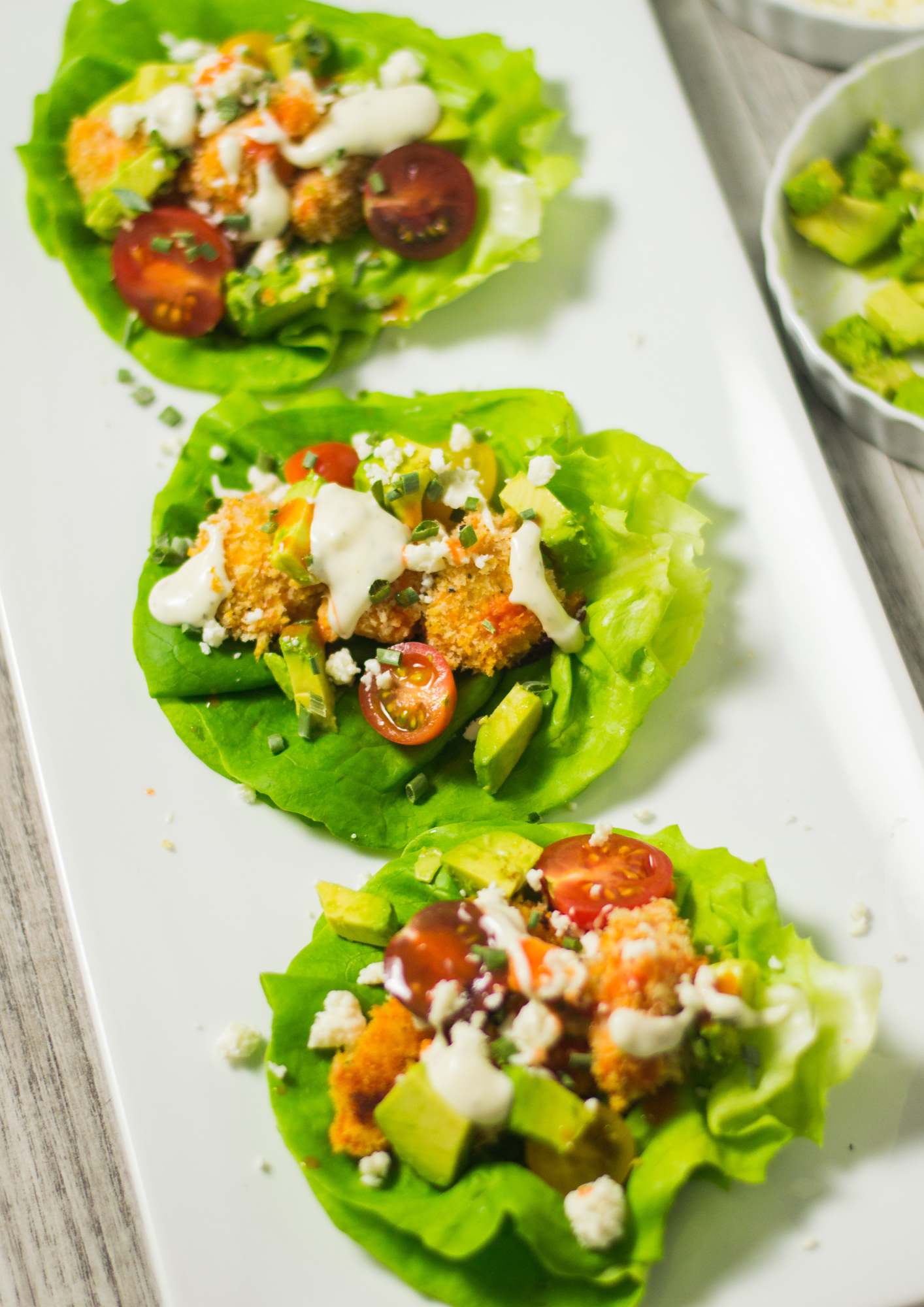 Wraps de Lechuga con Pollo Buffalo Crujiente