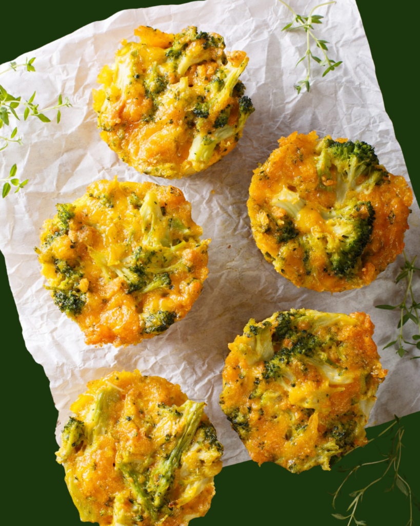Muffins de brócoli con queso cheddar, huevo y tomillo