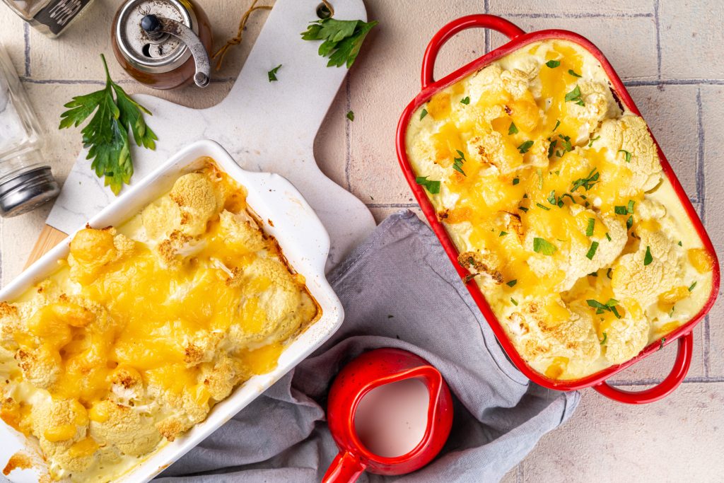 Coliflor de verduras cursis con salsa cremosa gratinada con queso