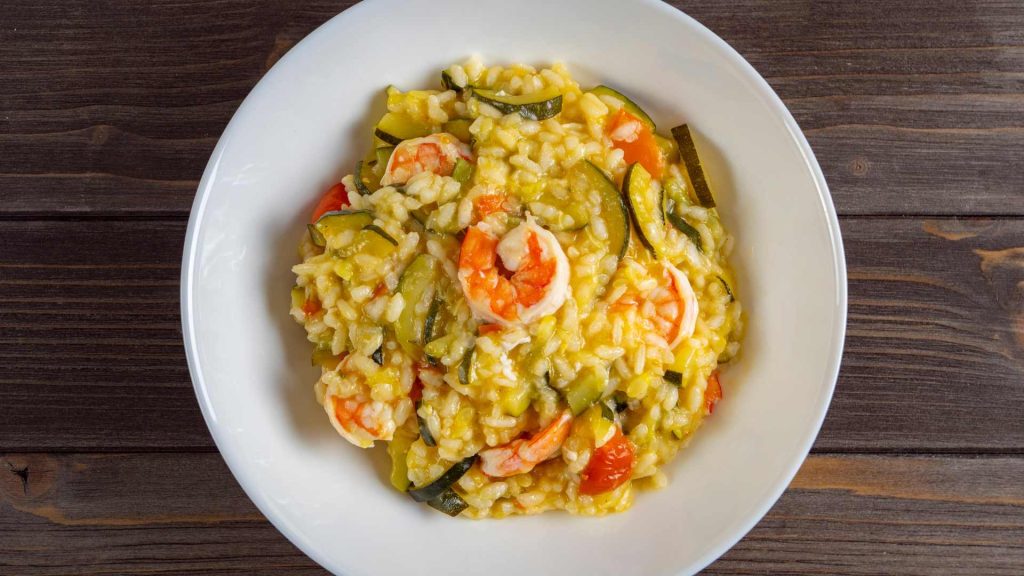 Risotto de calabacín y gambas al estilo italiano