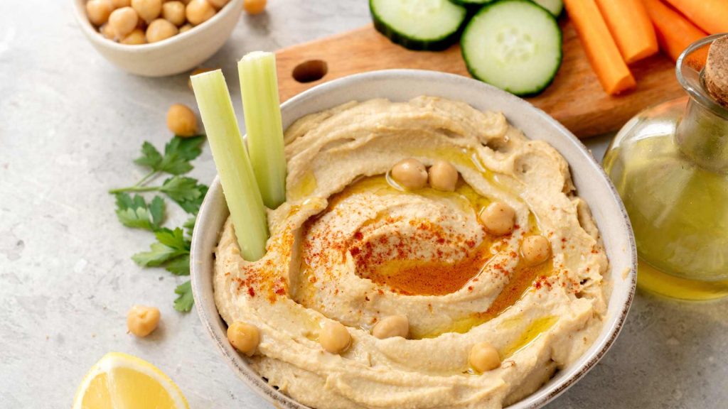 Hummus con Apio y Pepino
