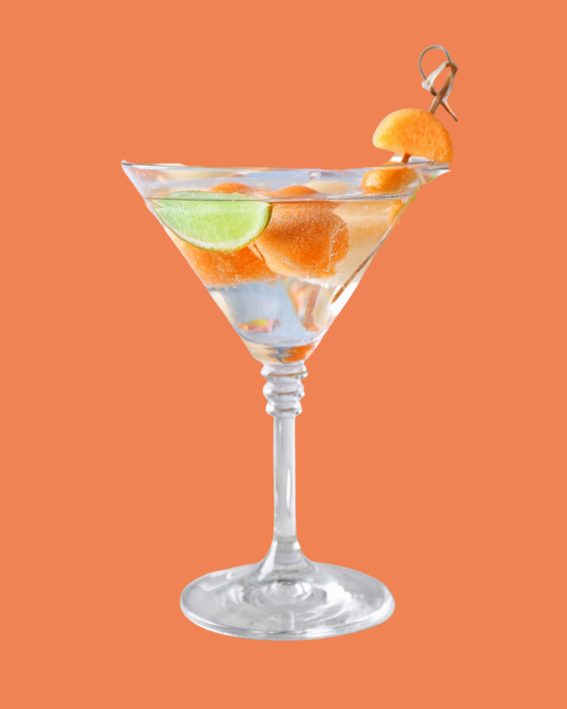 Cócteles Refrescantes con Bolitas de Melón y Sandía