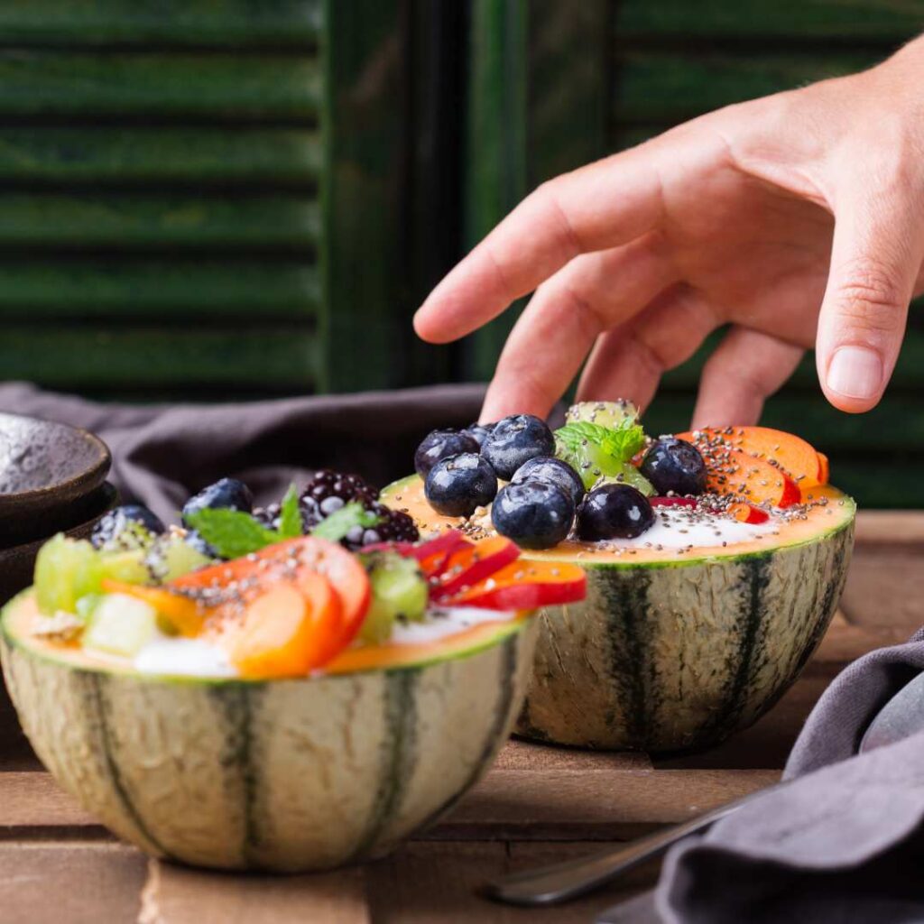 Ensalada Veraniega en Bowl de Cantaloupe