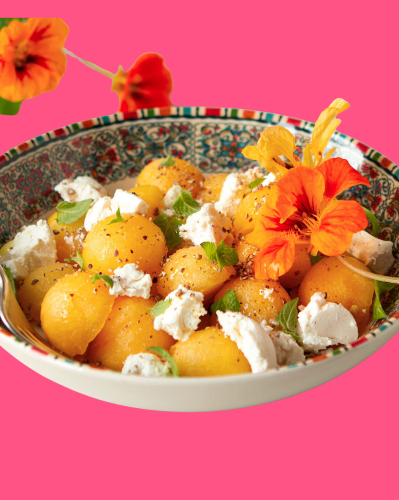 Ensalada de Sandía de Carne Naranja con Queso de Cabra, Pistacho y Hierbabuena