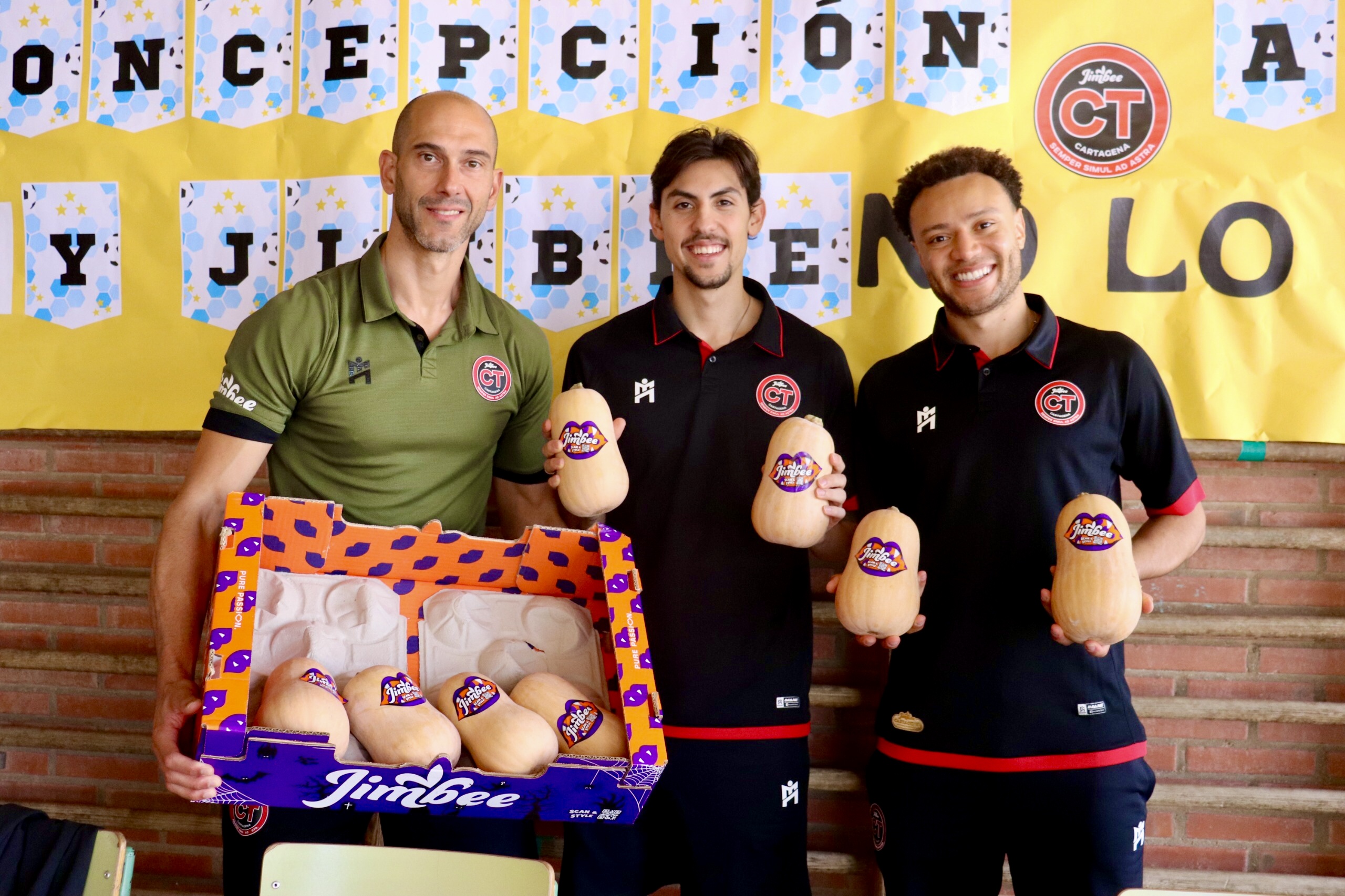 JIMBEE REPARTE ILUSIÓN Y CALABAZAS EN COLEGIOS DE CARTAGENA