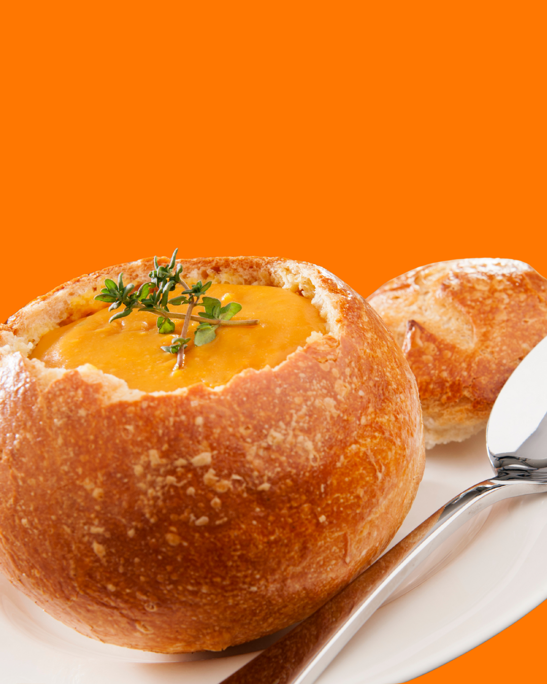 Sopa de Calabaza Cacahuete Servida en Pan