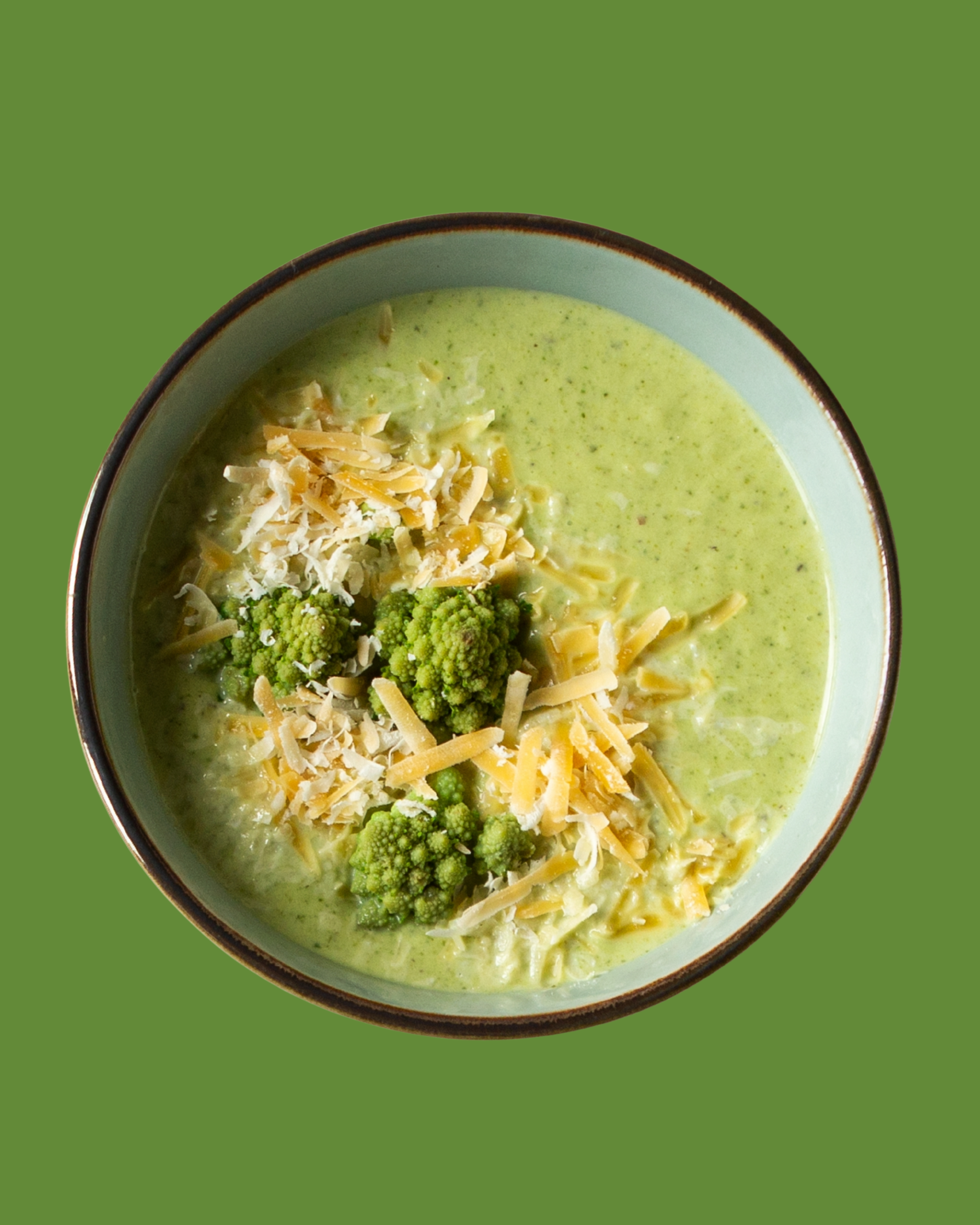 Sopa de Romanescu con Queso y Pan Tostado