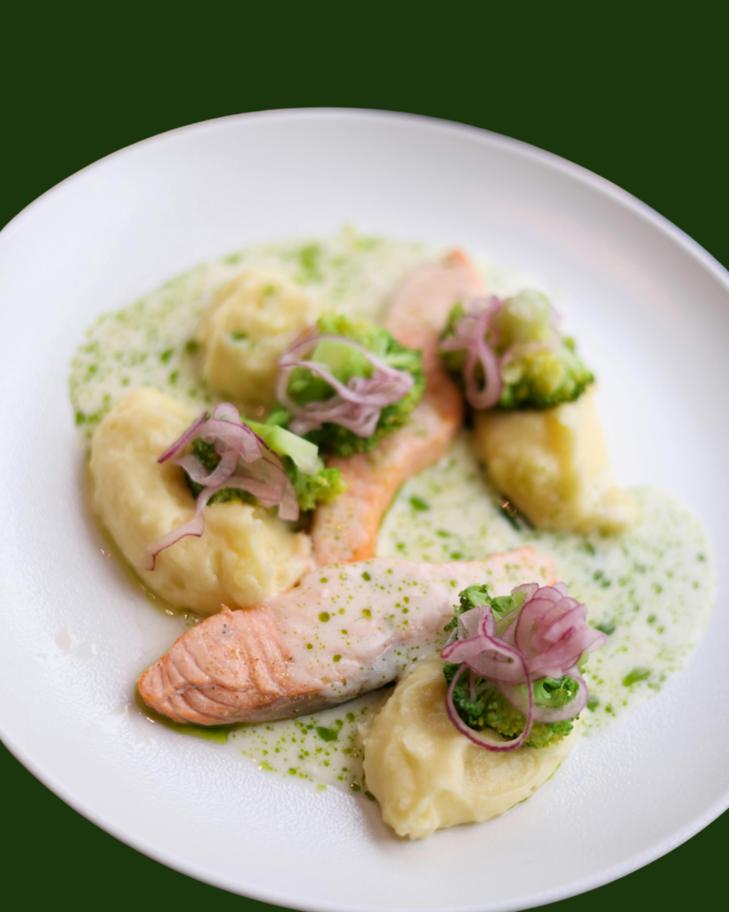 Salmón con Brócoli y Salsa Verde