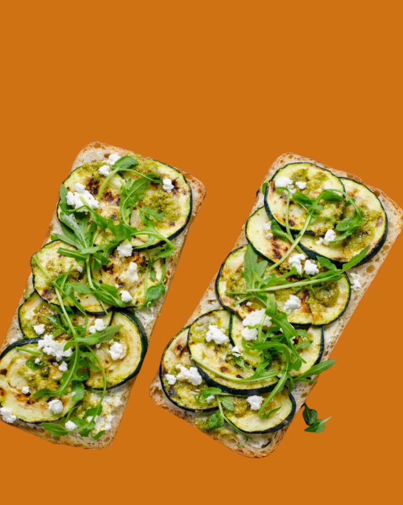 Tostadas de Calabacín a la Parrilla con Queso Fresco y Rúcula